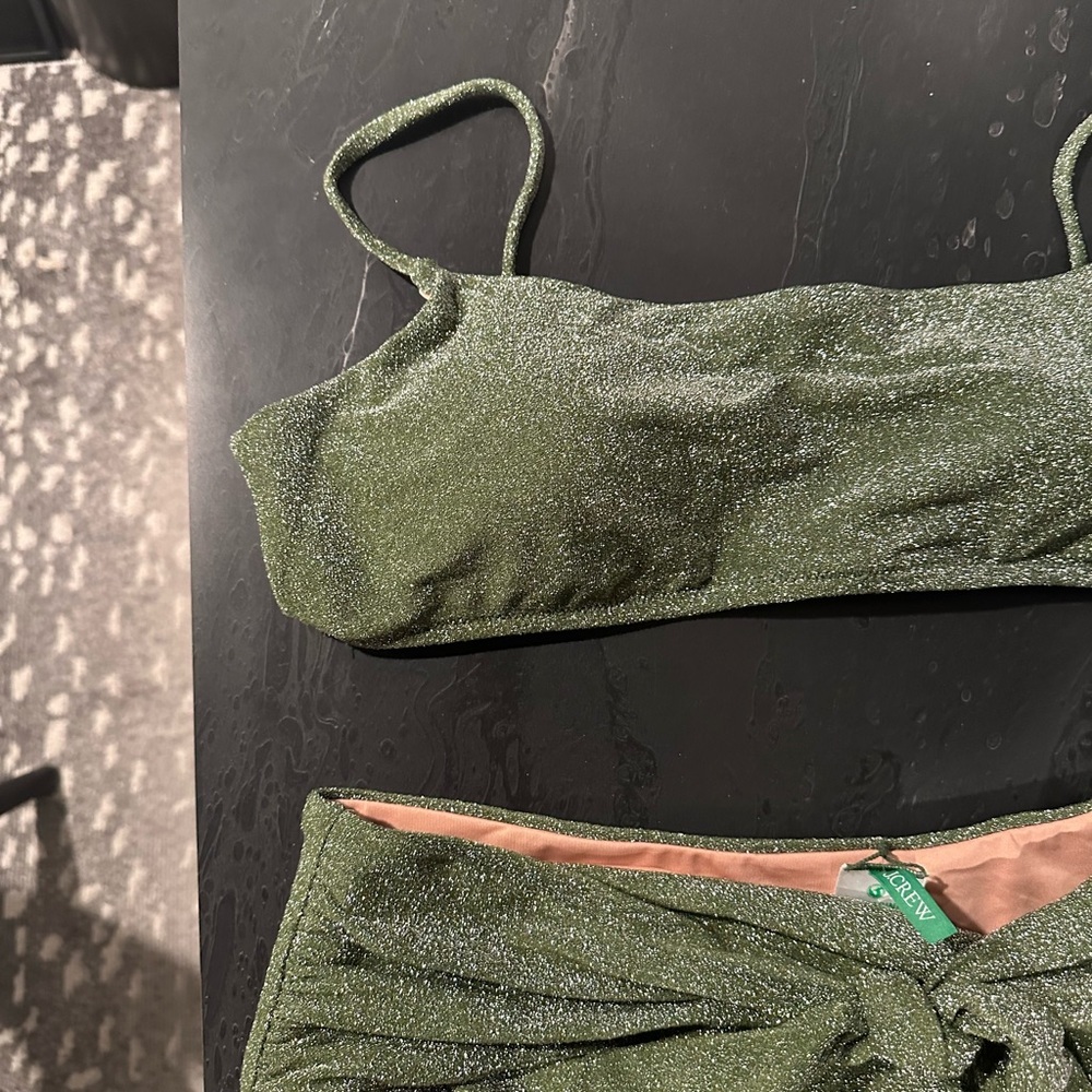 JCREW SCOOPNECK BIKINI TOP IN SPARKLE Size XXL
Color DARK SEAWEED SILVER SPARKLE - Picture 3 of 6